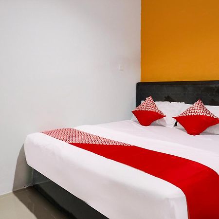 Super Oyo Capital O 93076 Batam Backpacker Guesthouse 2 Pembunuh Kültér fotó
