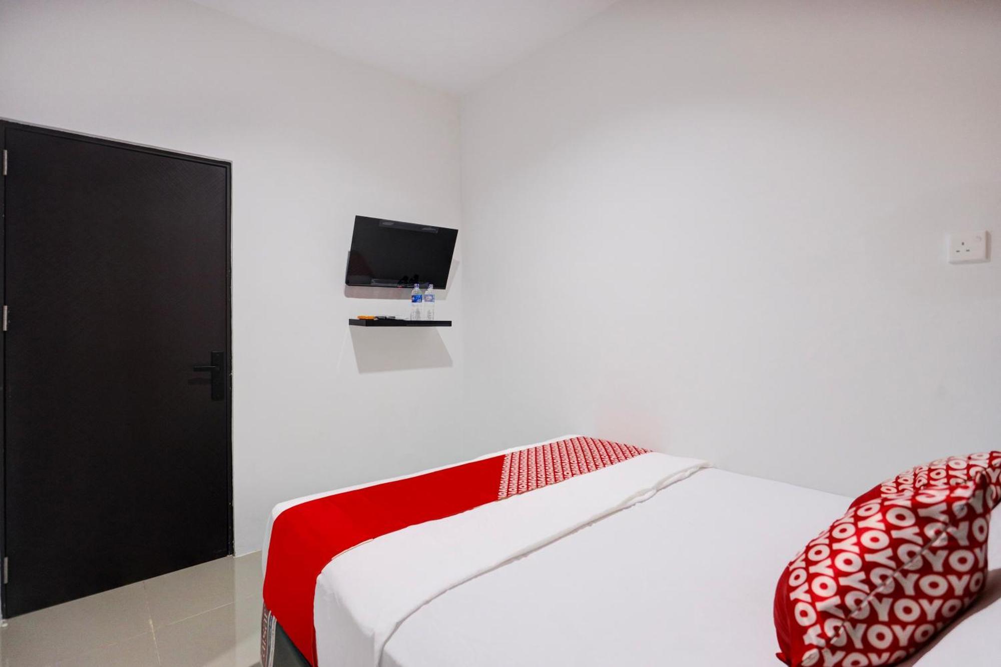 Super Oyo Capital O 93076 Batam Backpacker Guesthouse 2 Pembunuh Kültér fotó